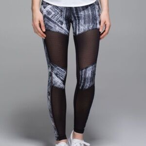 Lululemon Hot Street Pant
Heat Wave White/Black